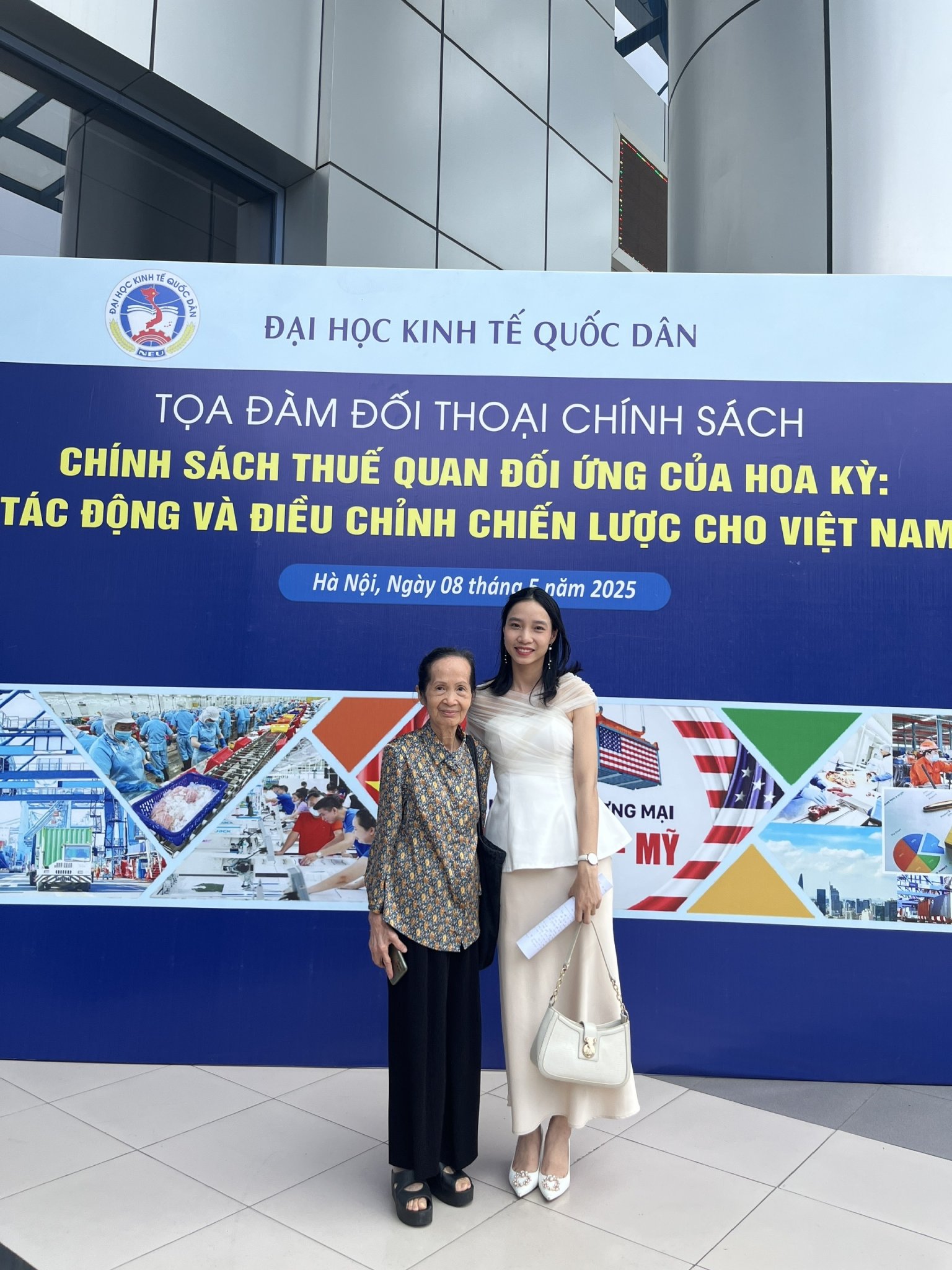 Cùng chuyên gia kinh tế Phạm Chi Lan tại tọa đàm ở Đại học Kinh tế Quốc dân