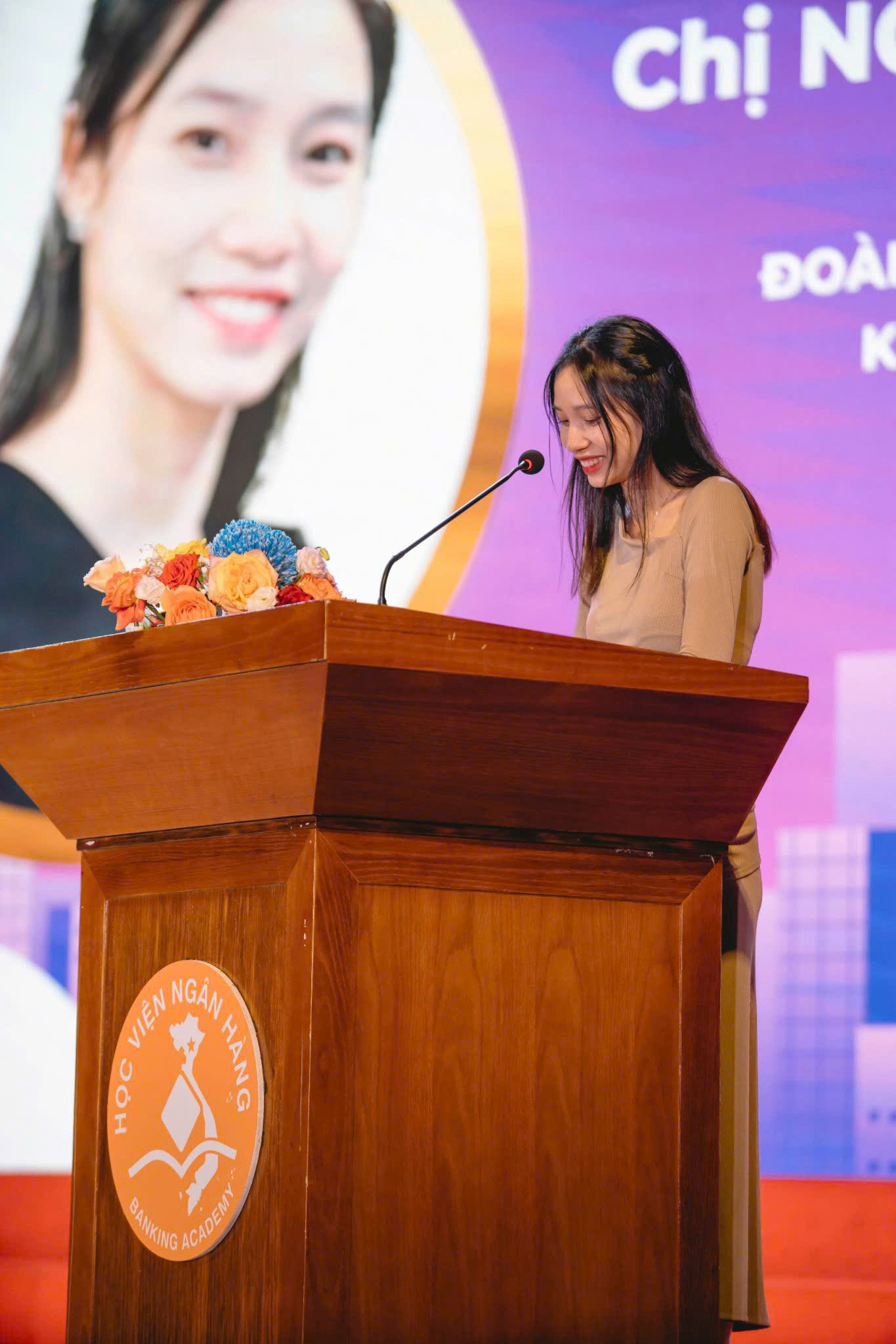 Một khoảnh khắc trên bục phát biểu
