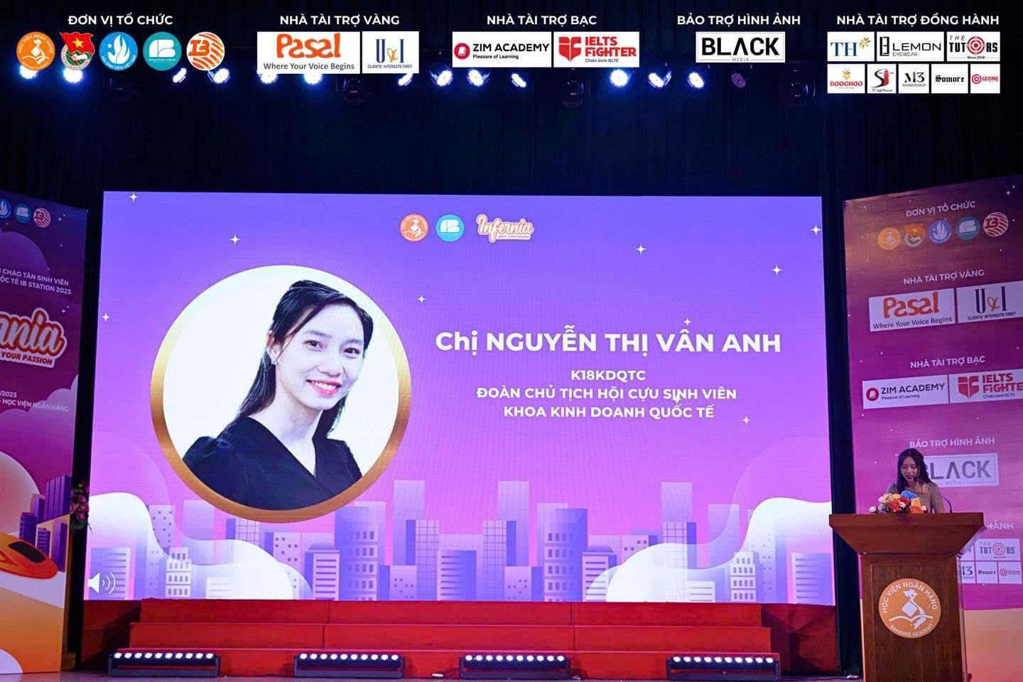Chào tân sinh viên tại Học viện Ngân hàng