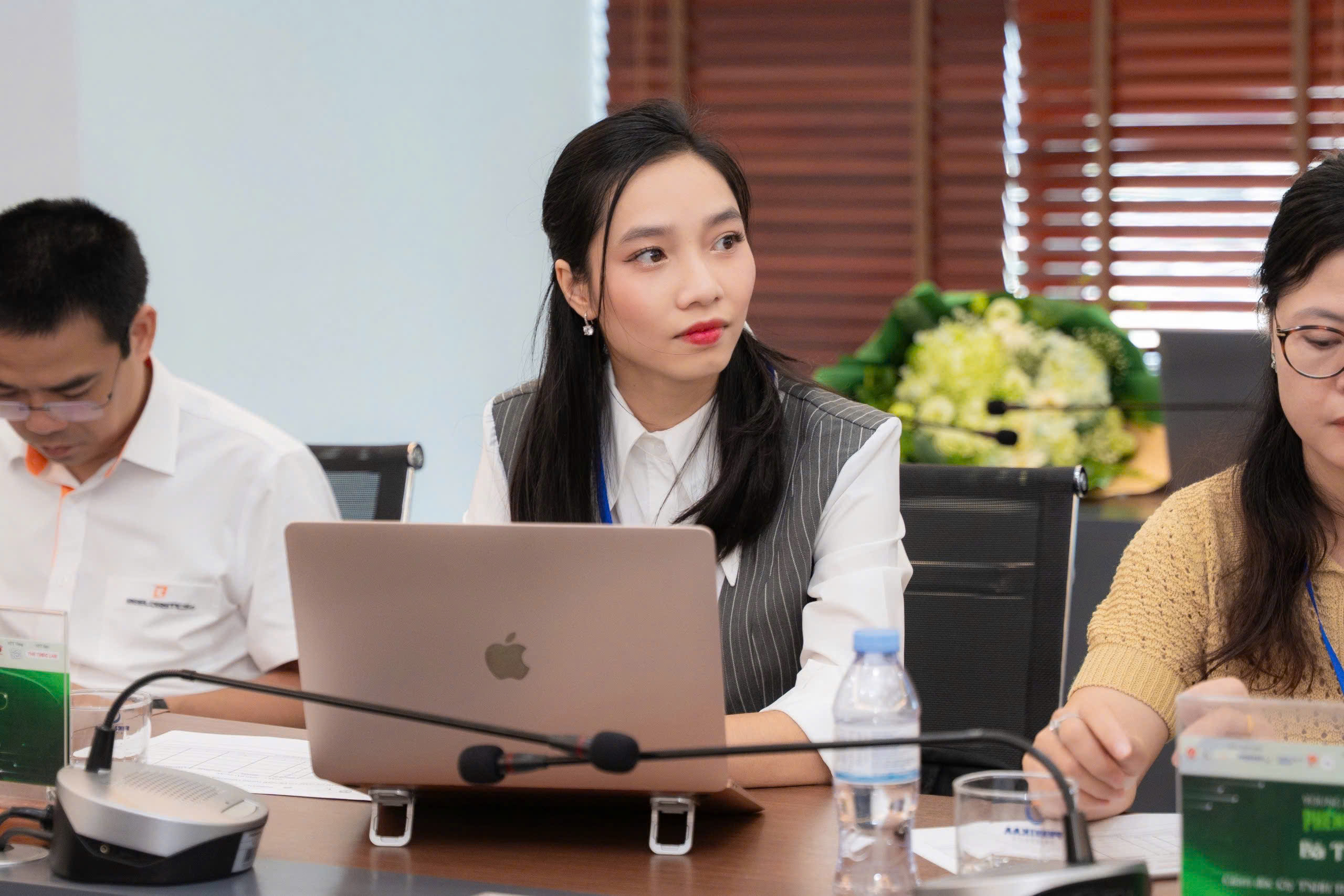 Alice tại bàn giám khảo Vietnam Young Logistics Talents 2025